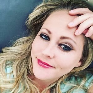 Meet your Posher, Cassandra